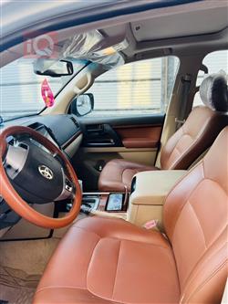 تۆیۆتا لاند کروزەر